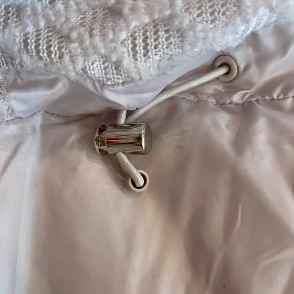 Stylish Puffer Jacket - Picture 6 of 9